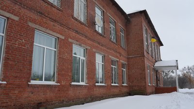 Батьки учнів Андріяшівського ліцею на Сумщині проти звільнення директора
