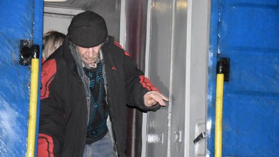 Евакуація із прифронтових районів: на Житомирщину прибув черговий потяг із переселенцями Евакуація із прифронтових районів: на Житомирщину прибув черговий потяг із переселенцями