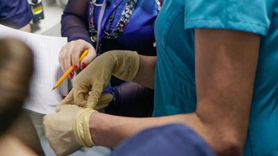 В Івано-Франківській обласній лікарні двом жителям Прикарпаття пересадили нирки від донора В Івано-Франківській обласній лікарні двом жителям Прикарпаття пересадили нирки від донора