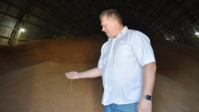 В агроформуваннях Звягельської громади завершили обмолот ранніх зернових культур В агроформуваннях Звягельської громади завершили обмолот ранніх зернових культур
