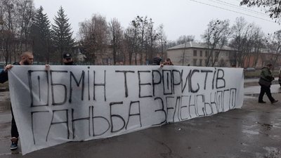 Обвинувачених у теракті біля Палацу спорту не доставили до суду на оголошення вироку Обвинувачених у теракті біля Палацу спорту не доставили до суду на оголошення вироку