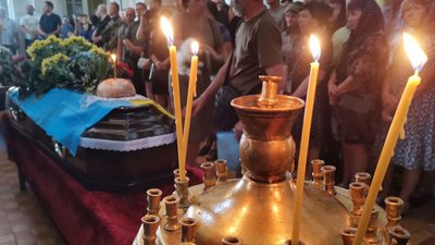 У Луцьку попрощалися з військовими Віктором Кривцуном та Анатолієм Мартинюком У Луцьку попрощалися з військовими Віктором Кривцуном та Анатолієм Мартинюком
