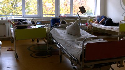 Додаткові ліжка у коридорі та в їдальні: яка ситуація з COVID-19 у лікарнях Франківська