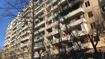 У Києві внаслідок обстрілу снаряди влучили у житлові будинки У Києві внаслідок обстрілу снаряди влучили у житлові будинки