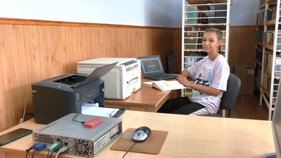 Сільським школам, які прихистили переселенців, подарували ноутбуки