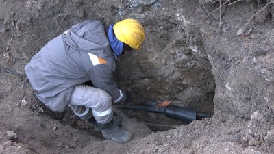 На Дніпропетровщині у посиленому режимі працюють майже 100 бригад енергетиків