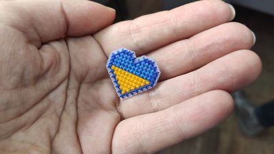 У Тернополі майстриня кодує слова у вишивці У Тернополі майстриня кодує слова у вишивці