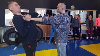 Сотня волинян відвідали безплатні курси самозахисту цивільного населення Сотня волинян відвідали безплатні курси самозахисту цивільного населення