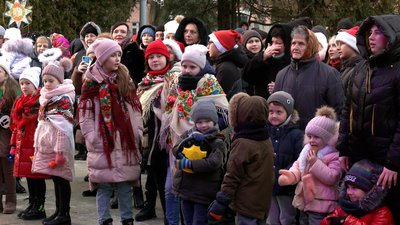 Колядки просто неба: у Рівному стартували "Різдвяні піснеспіви"