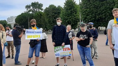 70 хмельничан вийшли на акцію в підтримку української мови. Фото: Суспільне 70 хмельничан вийшли на акцію в підтримку української мови. Фото: Суспільне
