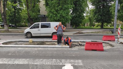 На центральному проспекті Луцька облаштовують острівки безпеки: де саме На центральному проспекті Луцька облаштовують острівки безпеки: де саме