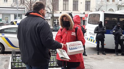 Харківську міськраду пікетують перед сесією: посилили охорону Харківську міськраду пікетують перед сесією: посилили охорону