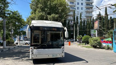 Тролейбус у Криму