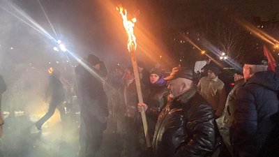 У Дніпрі та Кривому Розі відбулися смолоскипні марші до дня народження Бандери У Дніпрі та Кривому Розі відбулися смолоскипні марші до дня народження Бандери