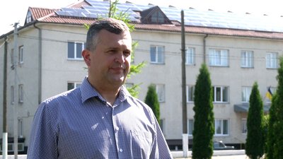 Сонячні панелі на даху лікарні у Дубні Сонячні панелі на даху лікарні у Дубні