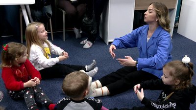 "Це місце підтримки сімей з дітьми": у Рівному запрацювала розважальна локація від ЮНІСЕФ "Це місце підтримки сімей з дітьми": у Рівному запрацювала розважальна локація від ЮНІСЕФ