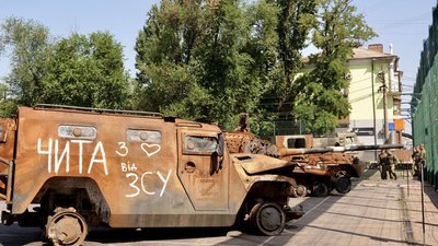 Танки, "Тигр", бронетранспортери. У Кривому Розі відкрили виставку знищеної техніки військ РФ