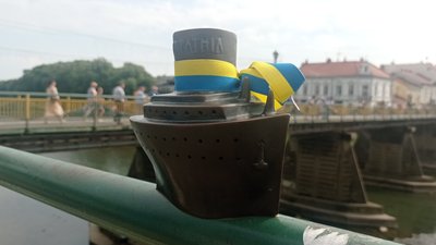 Ужгородські мініскульптури прикрасили в синьо-жовті кольори Ужгородські мініскульптури прикрасили в синьо-жовті кольори