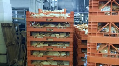 У Кропивницькому бракує охочих фасувати сухарі для гуманітарної допомоги У Кропивницькому бракує охочих фасувати сухарі для гуманітарної допомоги