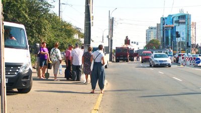 У Вінниці відновили ремонт магістральної мережі водопостачання У Вінниці відновили ремонт магістральної мережі водопостачання