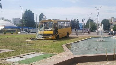 У Черкасах зіштовхнулися маршрутка та пожежна машина