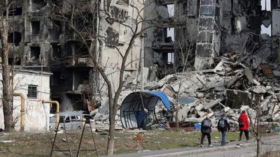 "Завали, сморід, катастрофічна нестача води та їжі": радник мера Маріуполя — про ситуацію у місті