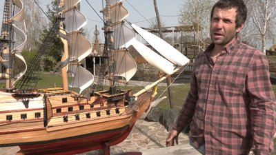 Черкасець власноруч створив військовий фрегат, кошти від продажу хоче передати для ЗСУ Черкасець власноруч створив військовий фрегат, кошти від продажу хоче передати для ЗСУ