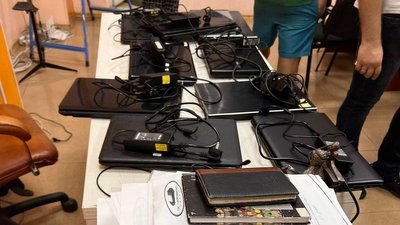 Виманювали гроші у довірливих громадян. На Дніпропетровщині викрили шахрайський call-центр Виманювали гроші у довірливих громадян. На Дніпропетровщині викрили шахрайський call-центр