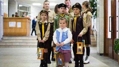 Вифлеємський вогонь миру принесли пластуни в один із "пунктів незламності" у Тернополі Вифлеємський вогонь миру принесли пластуни в один із "пунктів незламності" у Тернополі