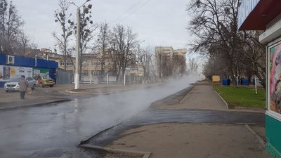 Прорвало трубу: близько 20 будинків у Харкові без гарячої води та опалення Прорвало трубу: близько 20 будинків у Харкові без гарячої води та опалення