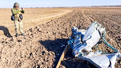 Бойові частини ракет знайшли під час польових робіт на Рівненщині Бойові частини ракет знайшли під час польових робіт на Рівненщині