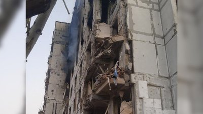 В Оріхові внаслідок обстрілу РФ 6 серпня горіла дев'ятиповерхівка В Оріхові внаслідок обстрілу РФ 6 серпня горіла дев'ятиповерхівка