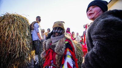 "Маланка була і за союзу, і в пандемію". Репортаж з наймасштабнішої на Буковині переберії "Маланка була і за союзу, і в пандемію". Репортаж з наймасштабнішої на Буковині переберії