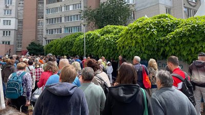 У черкаській громадській організації видавали гуманітарну допомогу переселенцям У черкаській громадській організації видавали гуманітарну допомогу переселенцям