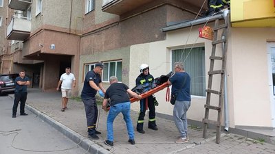 В Івано-Франківську пенсіонер випав з вінка шостого поверху В Івано-Франківську пенсіонер випав з вінка шостого поверху