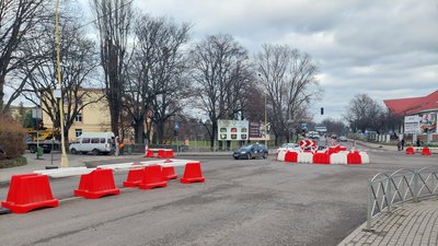 В Ужгороді організували експериментальний круговий рух на перехресті вулиць Академіка Шпеника та Будителів В Ужгороді організували експериментальний круговий рух на перехресті вулиць Академіка Шпеника та Будителів