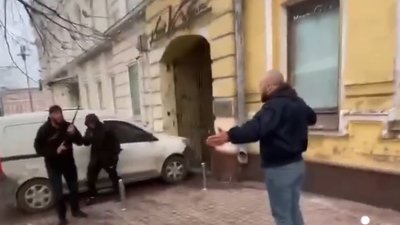У Києві біля відділення банку сталася стрілянина. ЗМІ пишуть, що постріл здійснив інкасатор У Києві біля відділення банку сталася стрілянина. ЗМІ пишуть, що постріл здійснив інкасатор