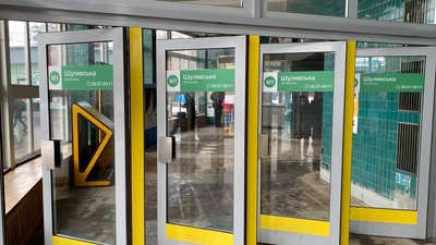 У київському метро знімуть другу лінійку дверей