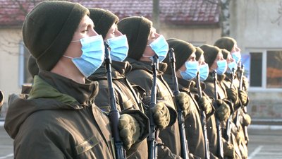 В Івано-Франківську 39 військовослужбовців Нацгвардії України склали присягу В Івано-Франківську 39 військовослужбовців Нацгвардії України склали присягу