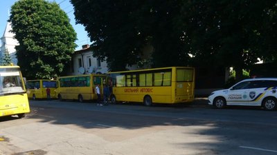 У Житомирі проходить всеукраїнський забіг серед учнів – рух в районі парку перекрили У Житомирі проходить всеукраїнський забіг серед учнів – рух в районі парку перекрили