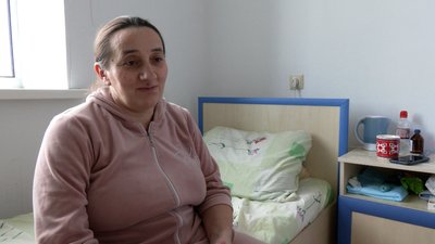 Народила 18-ту дитину: як почувається після пологів мама з наймолодшою донькою