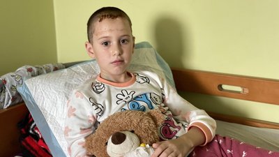 Пройшов через весь мозок: уламок російського снаряда влучив у голову дівчинці з Миколаївщини Пройшов через весь мозок: уламок російського снаряда влучив у голову дівчинці з Миколаївщини