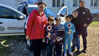 Як поводитися на вулиці. Дітям на Київщині розповіли про правила безпеки Як поводитися на вулиці. Дітям на Київщині розповіли про правила безпеки