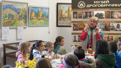 У Дрогобичі на Львівщині створювали писанки для українських військових – фоторепортаж У Дрогобичі на Львівщині створювали писанки для українських військових – фоторепортаж