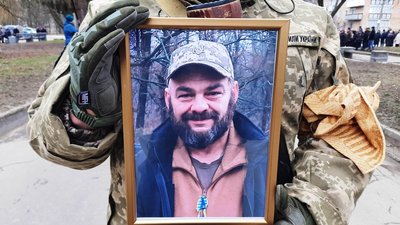 На Черкащині попрощалися із захисником Сергієм Асєйкіним, який загинув на війні з Росією На Черкащині попрощалися із захисником Сергієм Асєйкіним, який загинув на війні з Росією