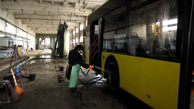 У Житомирі дві бригади щоденно дезінфікують комунальний громадський транспорт У Житомирі дві бригади щоденно дезінфікують комунальний громадський транспорт
