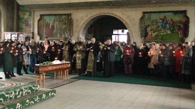 У Свято-Покровському соборі, який вчора хмельницька громада вирішила передати до ПЦУ, відспівали захисника України Максима Хохлачова, який загинув 28 березня на Донеччині.