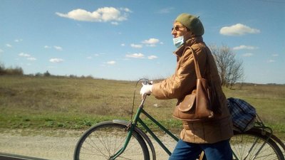 Щодня долає 7 кілометрів на велосипеді. Медсестра Надія Зосімова. СУСПІЛЬНЕ | ЛЮДИ