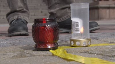 У Тернополі маріупольці провели акцію до річниці авіаудару по драмтеатру У Тернополі маріупольці провели акцію до річниці авіаудару по драмтеатру
