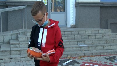 У сумських школах гарячими обідами годують лише перші класи і пільговиків У сумських школах гарячими обідами годують лише перші класи і пільговиків